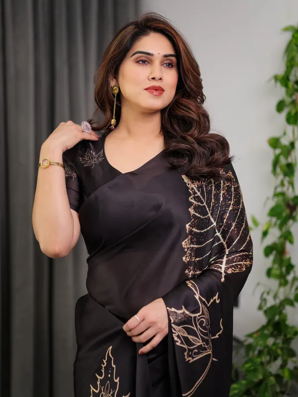 Black_Satin_Georgette_Saree_with_Gold_Leaf_Outline_Print_&_Designer_Attached_Blouse_–_Elegant_Minimal_Botanical_Saree