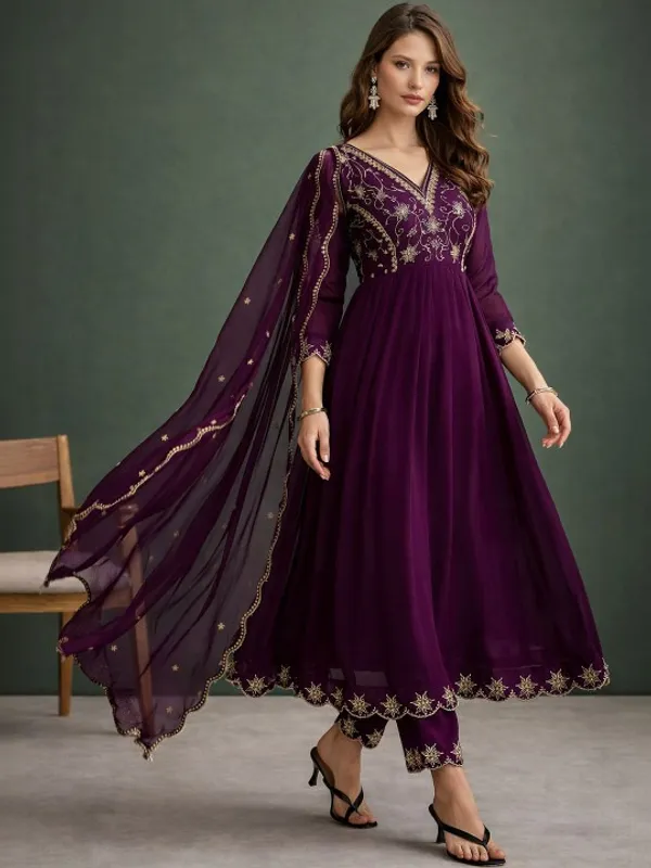 Women_Ethnic_Motifs_Embroidered_Regular_Sequinned_Kurta_With_Trousers_And_Dupatta