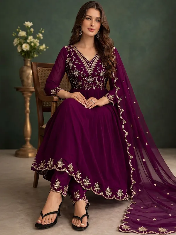 Women_Ethnic_Motifs_Embroidered_Regular_Sequinned_Kurta_With_Trousers_And_Dupatta