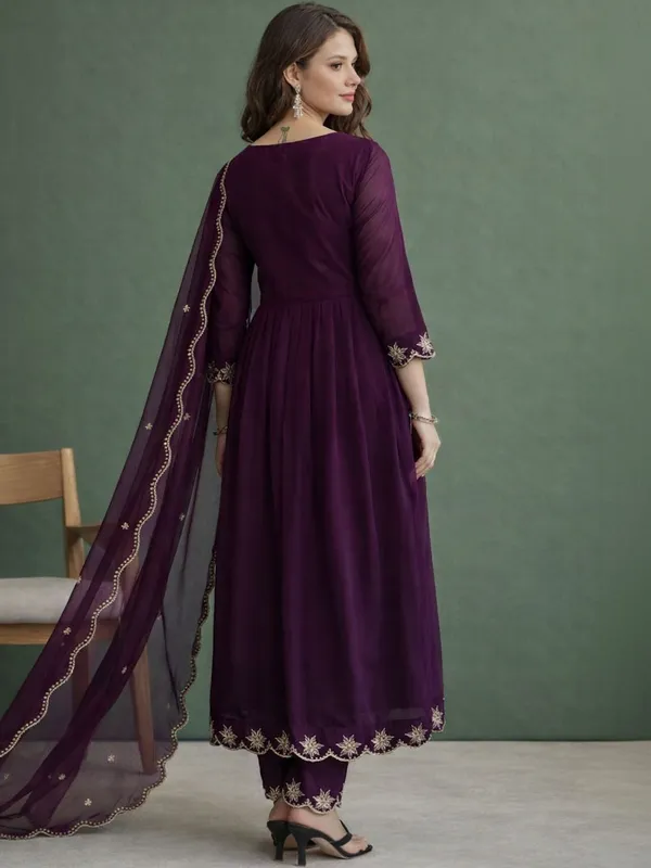 Women_Ethnic_Motifs_Embroidered_Regular_Sequinned_Kurta_With_Trousers_And_Dupatta