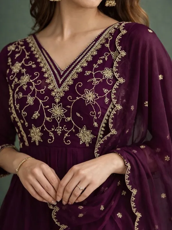 Women_Ethnic_Motifs_Embroidered_Regular_Sequinned_Kurta_With_Trousers_And_Dupatta