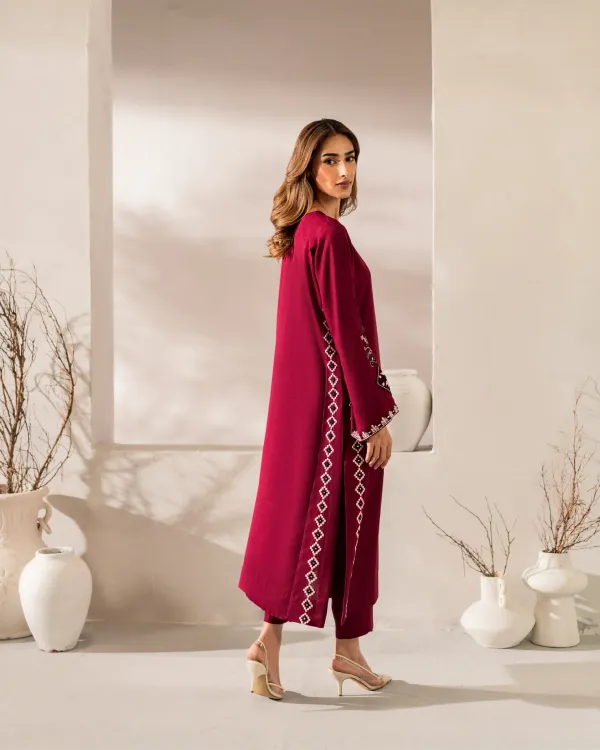 Women_Ethnic_Motifs_Embroidered_Regular_Thread_Work_Chanderi_Silk_Kurta_With_Trousers_With_Dupatta