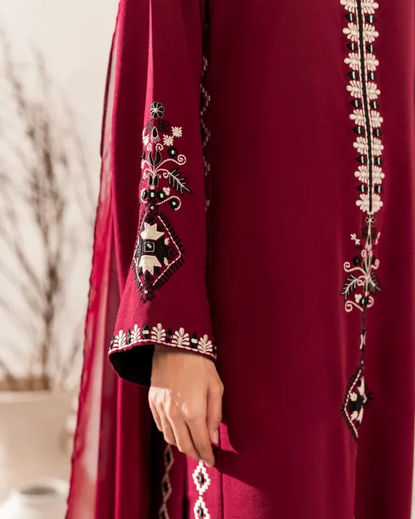 Women_Ethnic_Motifs_Embroidered_Regular_Thread_Work_Chanderi_Silk_Kurta_With_Trousers_With_Dupatta