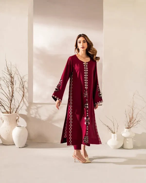 Women_Ethnic_Motifs_Embroidered_Regular_Thread_Work_Chanderi_Silk_Kurta_With_Trousers_With_Dupatta