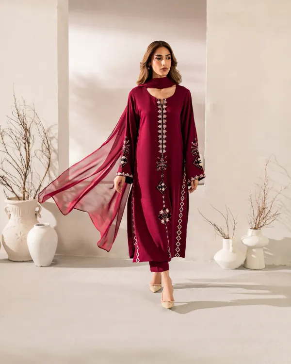 Women_Ethnic_Motifs_Embroidered_Regular_Thread_Work_Chanderi_Silk_Kurta_With_Trousers_With_Dupatta