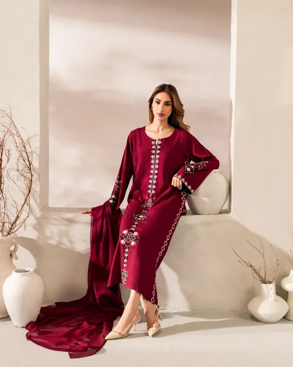 Women_Ethnic_Motifs_Embroidered_Regular_Thread_Work_Chanderi_Silk_Kurta_With_Trousers_With_Dupatta