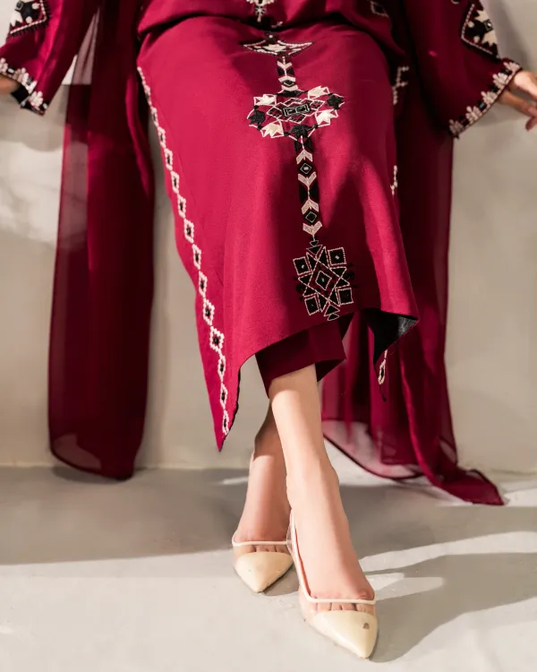 Women_Ethnic_Motifs_Embroidered_Regular_Thread_Work_Chanderi_Silk_Kurta_With_Trousers_With_Dupatta