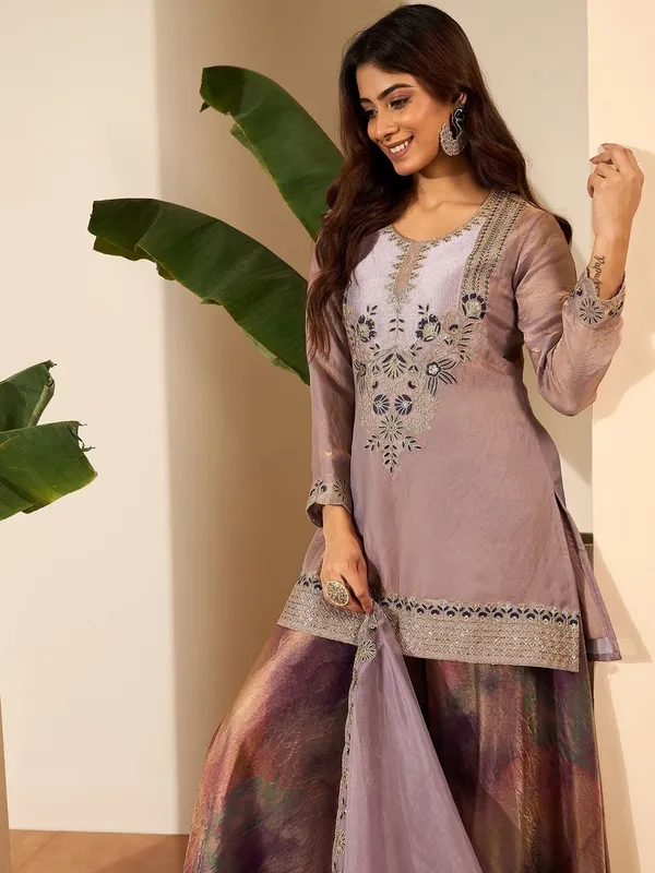 Women_Crushed_Oraganza_Silk_Embroidered_Kurta_Set_with_Dupatta