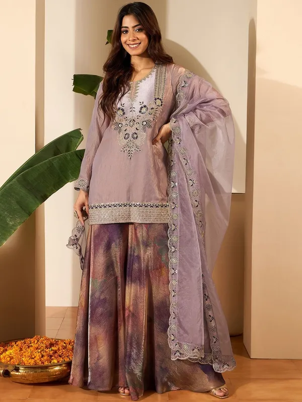 Women_Crushed_Oraganza_Silk_Embroidered_Kurta_Set_with_Dupatta