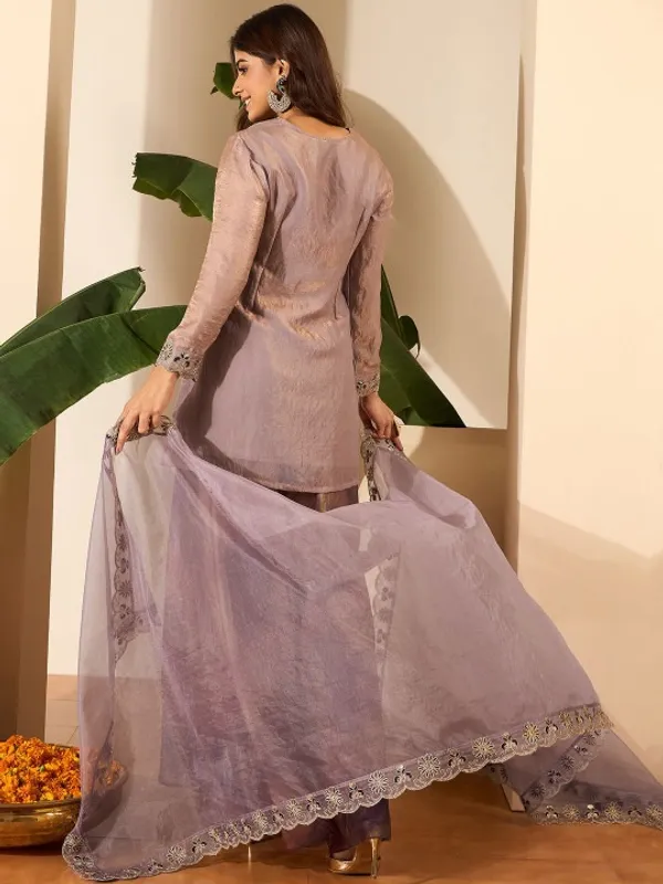 Women_Crushed_Oraganza_Silk_Embroidered_Kurta_Set_with_Dupatta