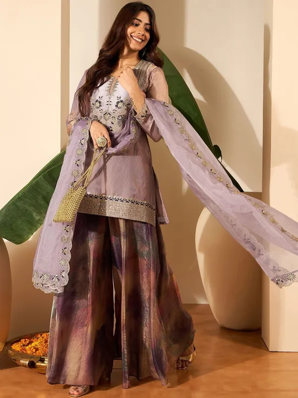 Women_Crushed_Oraganza_Silk_Embroidered_Kurta_Set_with_Dupatta