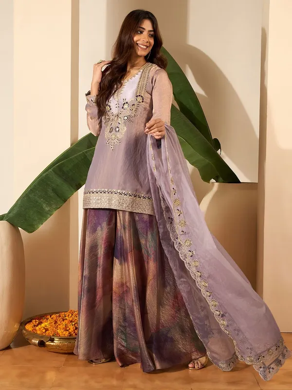 Women_Crushed_Oraganza_Silk_Embroidered_Kurta_Set_with_Dupatta