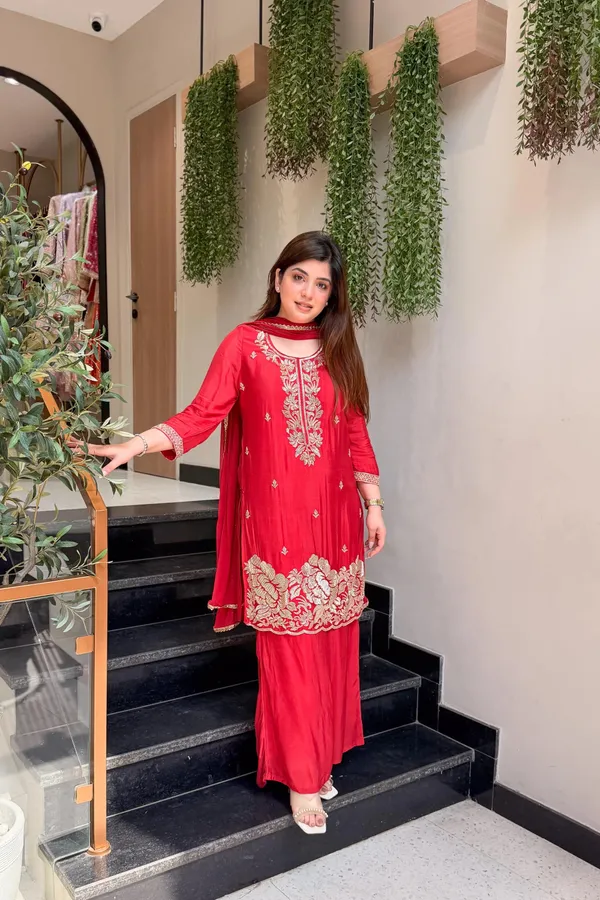 Women_Embroidered_Suit_Set