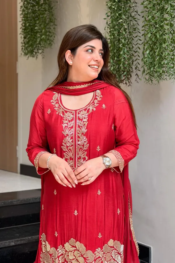Women_Embroidered_Suit_Set