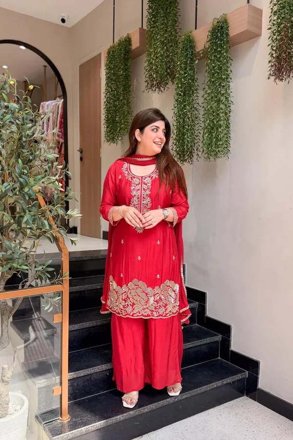 Women_Embroidered_Suit_Set