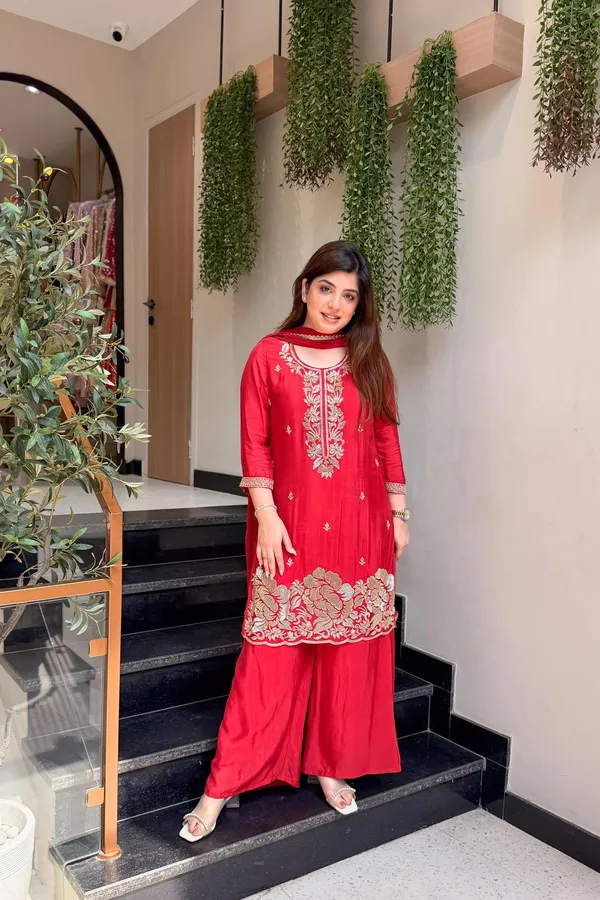 Women_Embroidered_Suit_Set