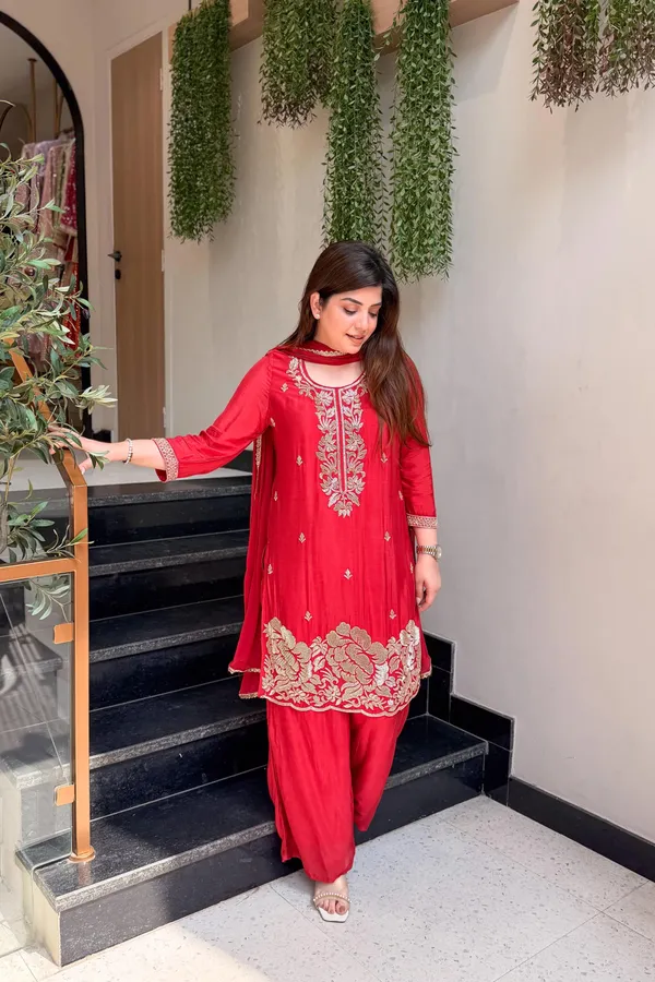 Women_Embroidered_Suit_Set