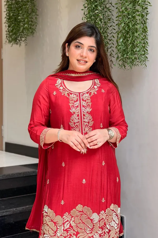Women_Embroidered_Suit_Set