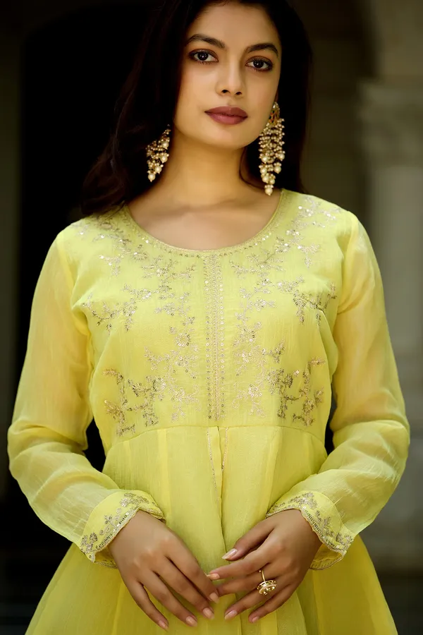 Women_Ethnic_Motifs_Embroidered_Empire_Sequinned_Pure_Silk_Kurta_with_Palazzos_&_With_Dupatta