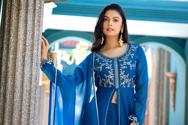 Women_Ethnic_Motifs_Embroidered_Empire_Sequinned_Pure_Silk_Kurta_with_Palazzos_&_With_Dupatta