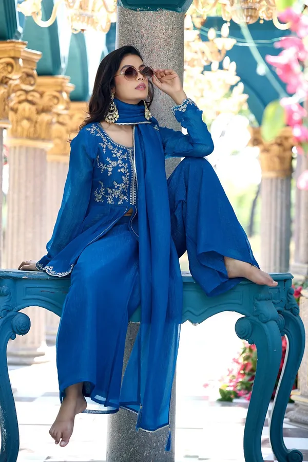 Women_Ethnic_Motifs_Embroidered_Empire_Sequinned_Pure_Silk_Kurta_with_Palazzos_&_With_Dupatta