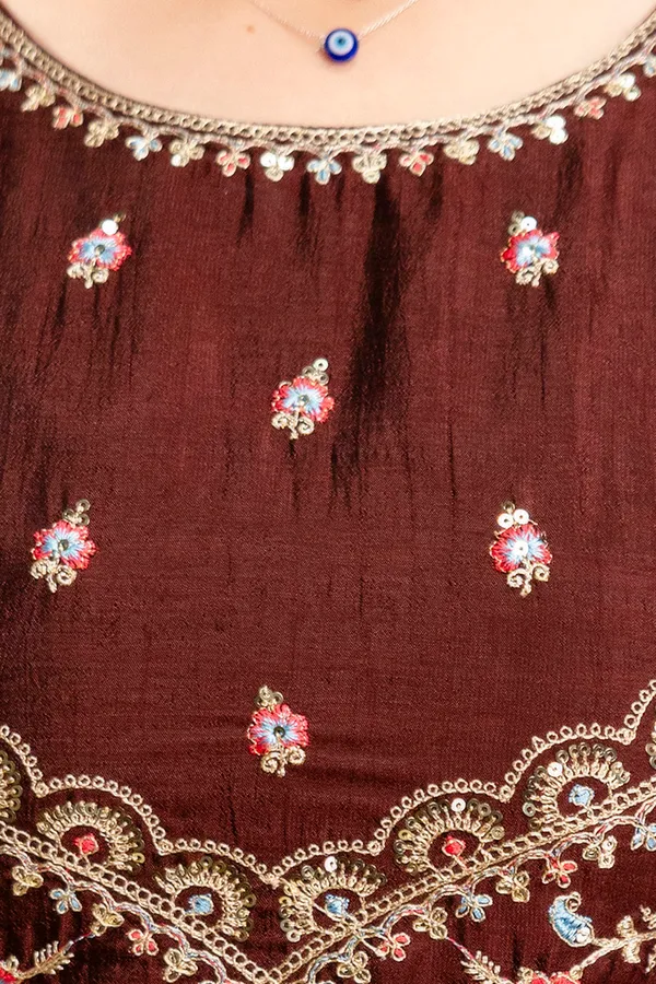 Women_Ethnic_Motifs_Embroidered_Empire_Thread_Work_Kurta_with_Trousers_&_With_Dupatta