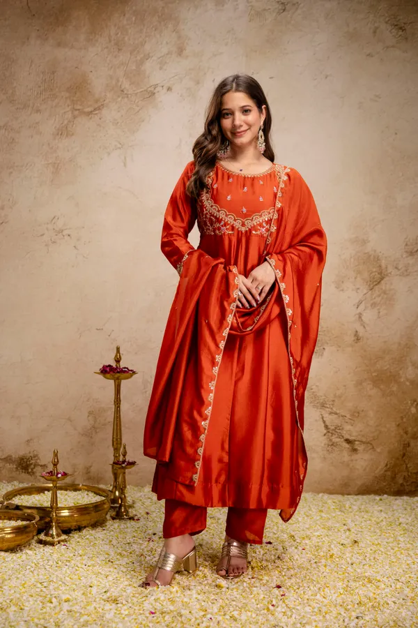 Women_Ethnic_Motifs_Embroidered_Empire_Thread_Work_Kurta_with_Trousers_&_With_Dupatta