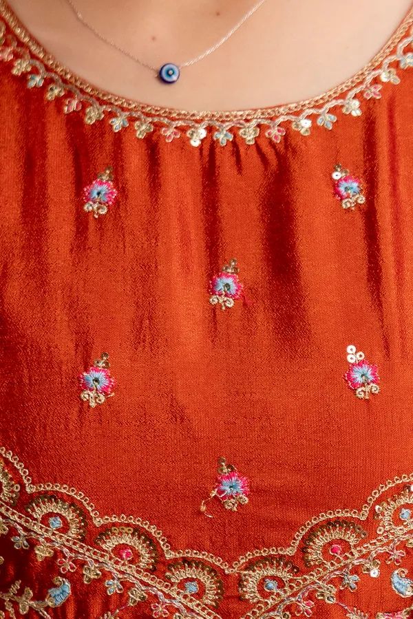 Women_Ethnic_Motifs_Embroidered_Empire_Thread_Work_Kurta_with_Trousers_&_With_Dupatta