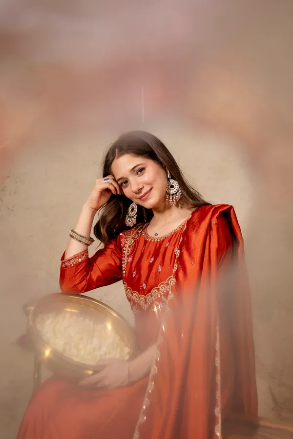 Women_Ethnic_Motifs_Embroidered_Empire_Thread_Work_Kurta_with_Trousers_&_With_Dupatta
