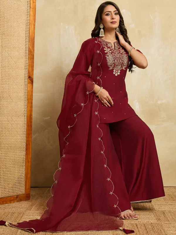 Women_Ethnic_Motifs_Embroidered_Kurta_&_Palazzo_With_Scalloped_Dupatta