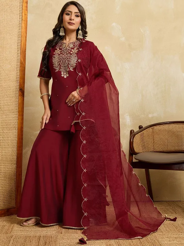 Women_Ethnic_Motifs_Embroidered_Kurta_&_Palazzo_With_Scalloped_Dupatta