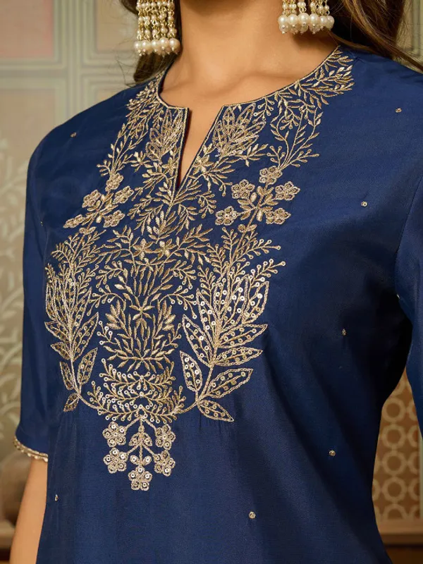 Women_Ethnic_Motifs_Embroidered_Kurta_&_Palazzo_With_Scalloped_Dupatta