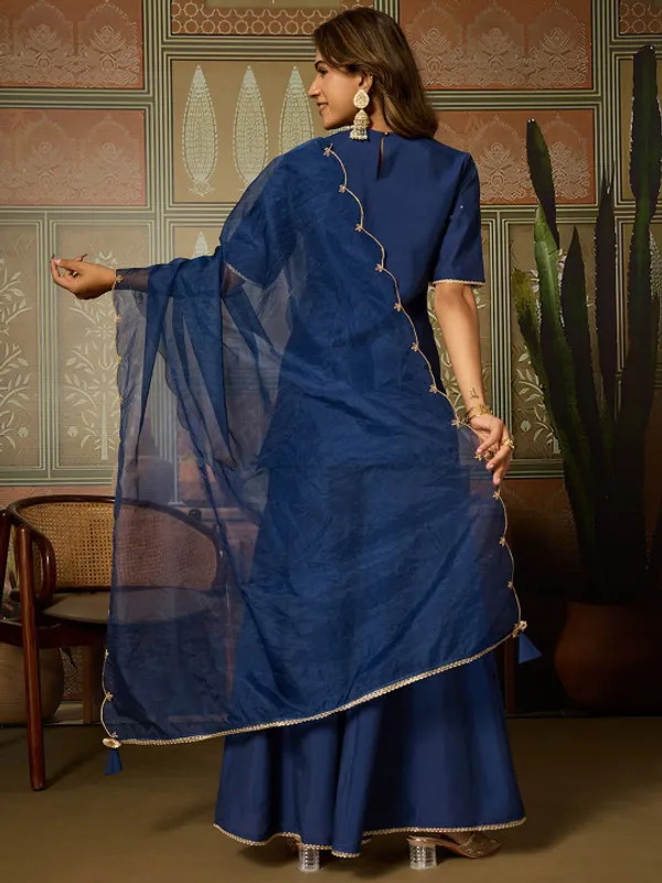 Women_Ethnic_Motifs_Embroidered_Kurta_&_Palazzo_With_Scalloped_Dupatta