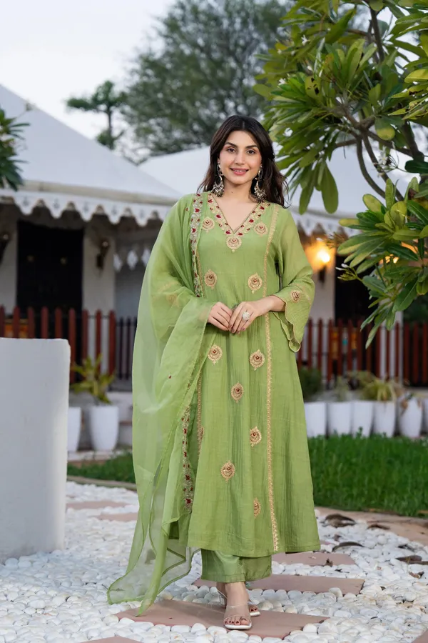 Women_Ethnic_Motifs_Embroidered_Regular_Thread_Work_Chanderi_Silk_Kurta_with_Trousers_&_With