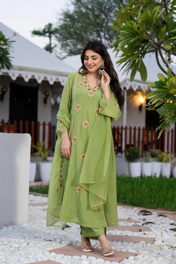 Women_Ethnic_Motifs_Embroidered_Regular_Thread_Work_Chanderi_Silk_Kurta_with_Trousers_&_With
