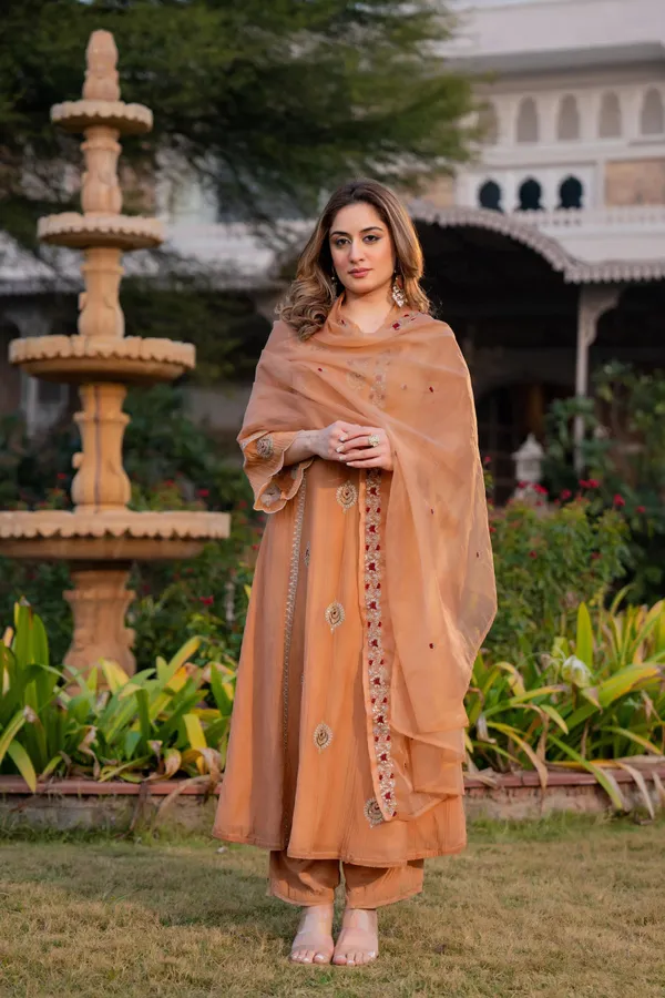 Women_Ethnic_Motifs_Embroidered_Regular_Thread_Work_Chanderi_Silk_Kurta_with_Trousers_&_With