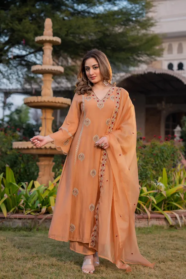 Women_Ethnic_Motifs_Embroidered_Regular_Thread_Work_Chanderi_Silk_Kurta_with_Trousers_&_With