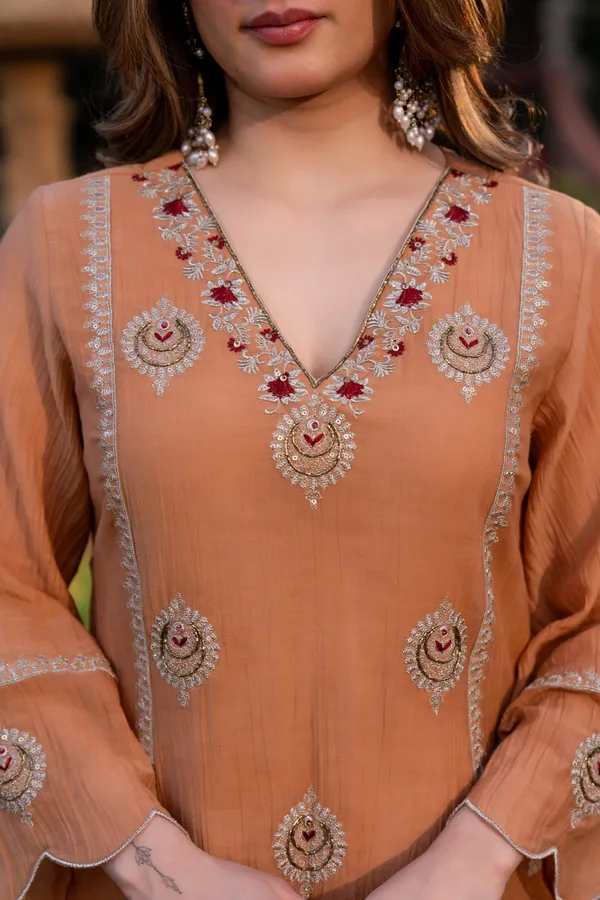 Women_Ethnic_Motifs_Embroidered_Regular_Thread_Work_Chanderi_Silk_Kurta_with_Trousers_&_With