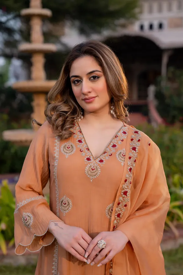 Women_Ethnic_Motifs_Embroidered_Regular_Thread_Work_Chanderi_Silk_Kurta_with_Trousers_&_With
