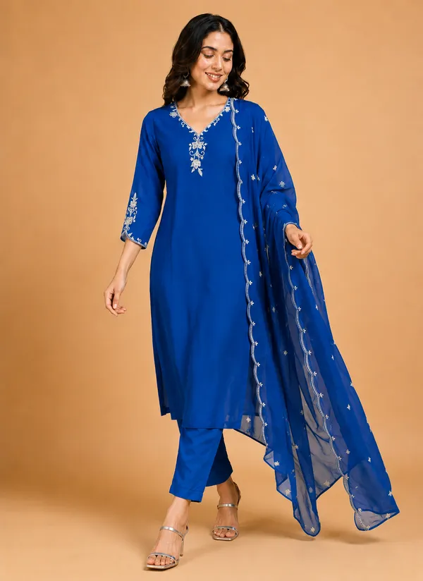 Women_Ethnic_Motifs_Embroidered_Regular_Thread_Work_Kurta_with_Trousers_&_With_Dupatta