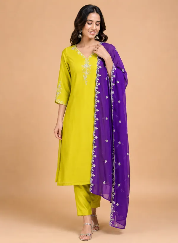 Women_Ethnic_Motifs_Embroidered_Regular_Thread_Work_Kurta_with_Trousers_&_With_Dupatta