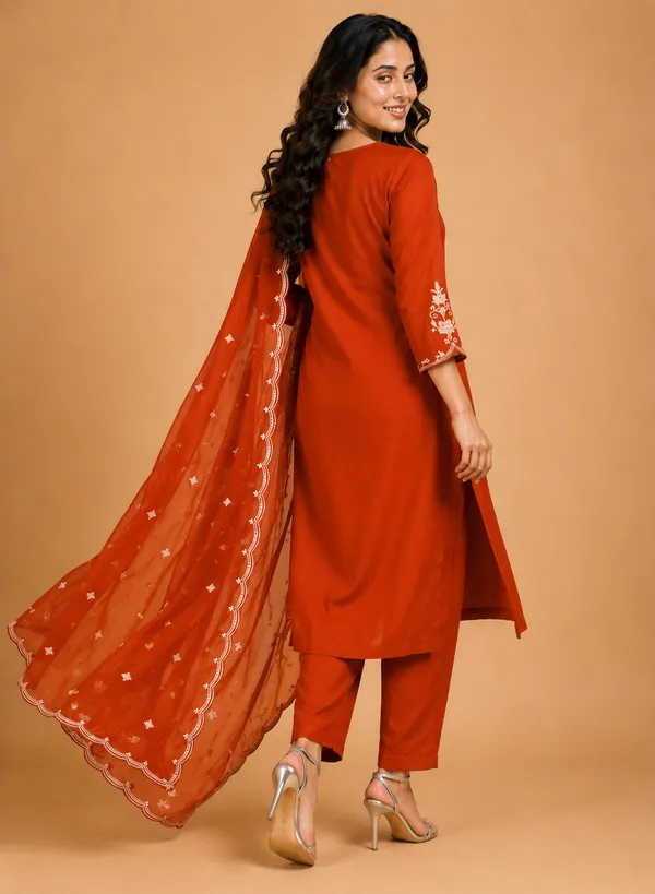 Women_Ethnic_Motifs_Embroidered_Regular_Thread_Work_Kurta_with_Trousers_&_With_Dupatta