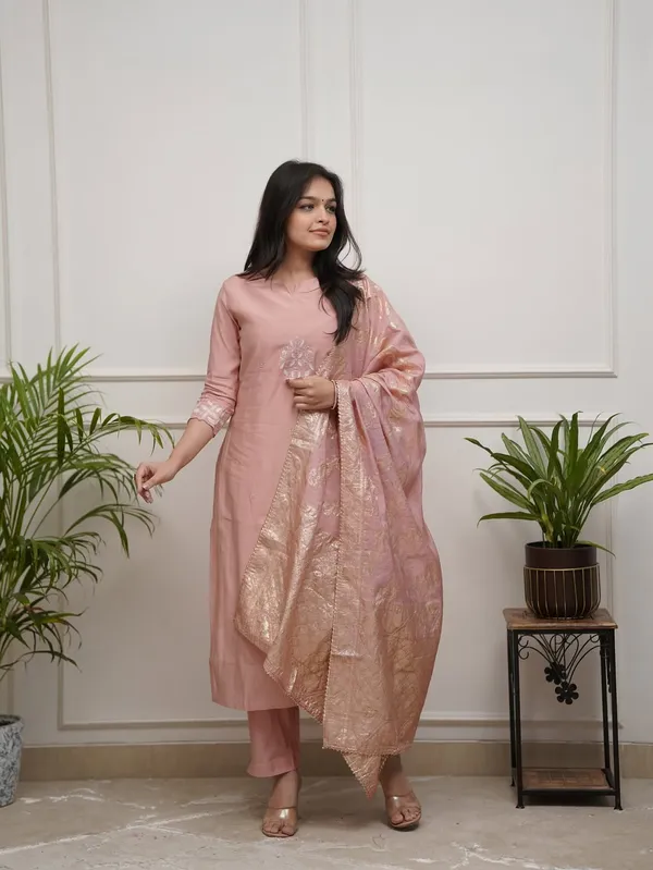 Women_Ethnic_Motifs_Embroidered_Regular_Thread_Work_Kurta_with_Trousers_&_With_Dupatta