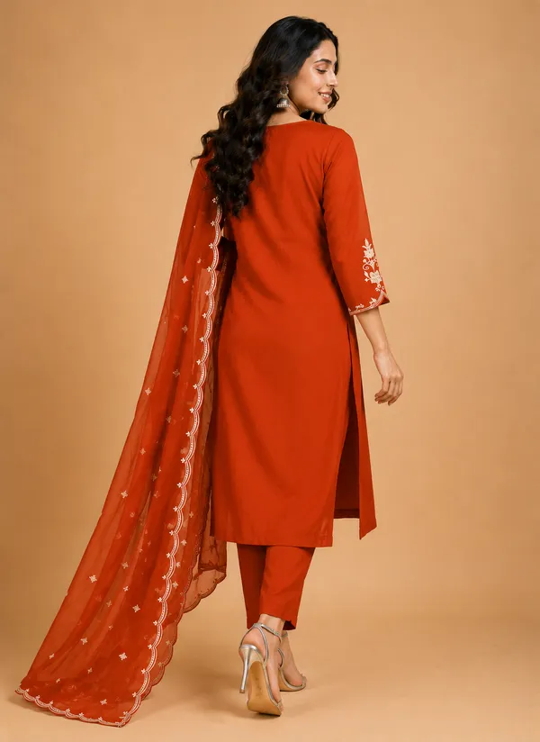 Women_Ethnic_Motifs_Embroidered_Regular_Thread_Work_Kurta_with_Trousers_&_With_Dupatta