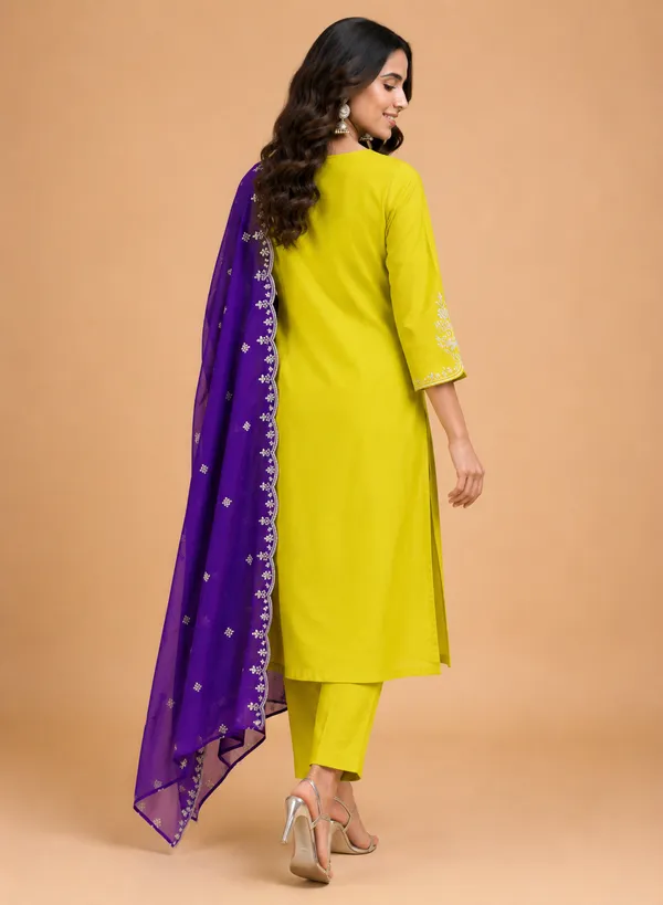 Women_Ethnic_Motifs_Embroidered_Regular_Thread_Work_Kurta_with_Trousers_&_With_Dupatta