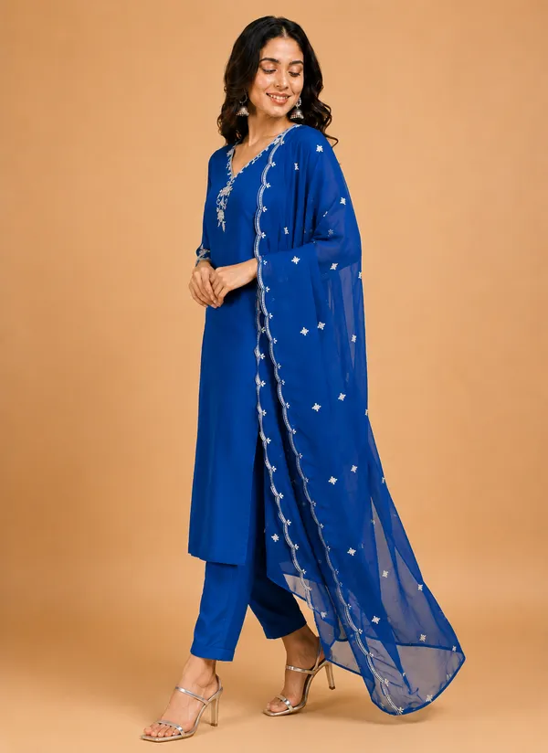 Women_Ethnic_Motifs_Embroidered_Regular_Thread_Work_Kurta_with_Trousers_&_With_Dupatta