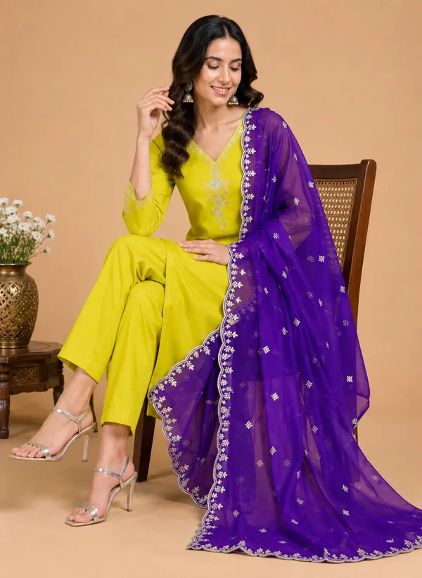 Women_Ethnic_Motifs_Embroidered_Regular_Thread_Work_Kurta_with_Trousers_&_With_Dupatta