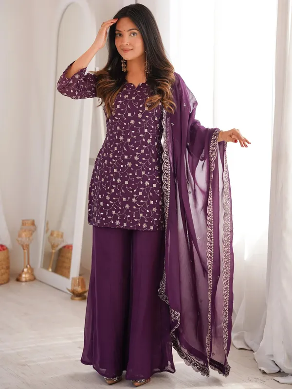 Women_Ethnic_Motifs_Embroidered_Regular_Thread_Work_Kurti_with_Palazzos_&_With_Dupatta
