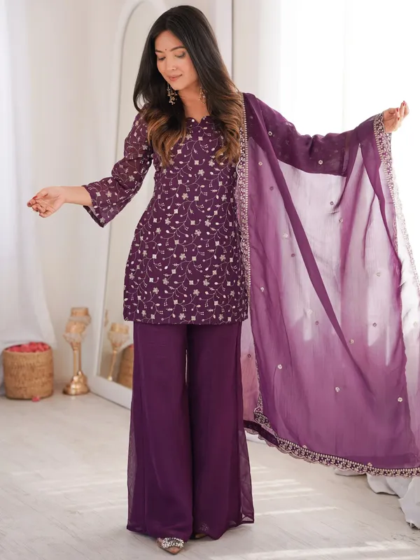 Women_Ethnic_Motifs_Embroidered_Regular_Thread_Work_Kurti_with_Palazzos_&_With_Dupatta