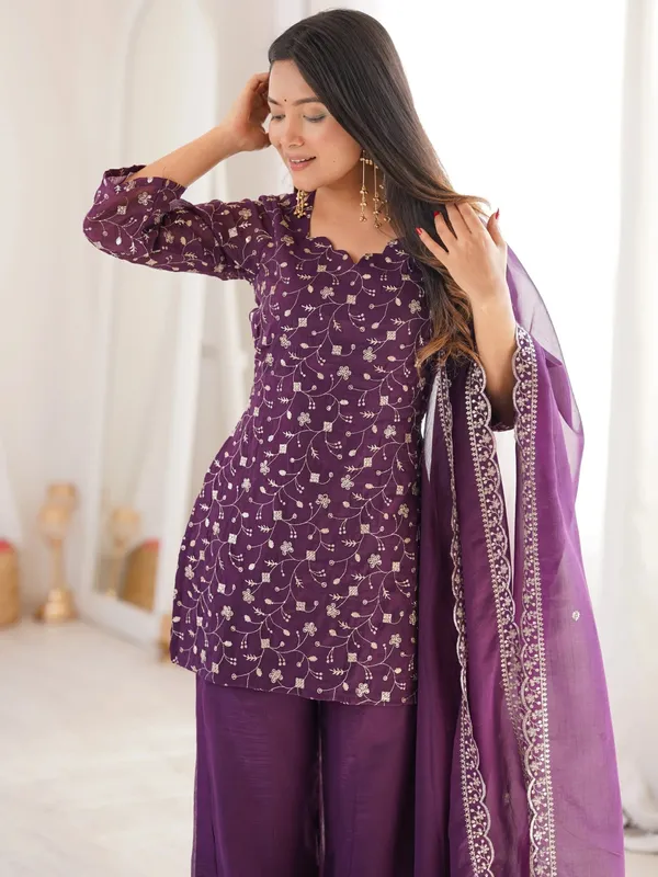Women_Ethnic_Motifs_Embroidered_Regular_Thread_Work_Kurti_with_Palazzos_&_With_Dupatta